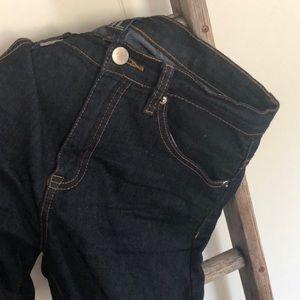 FOREVER 21 SKINNY JEANS SIZE 27 DARK WASH